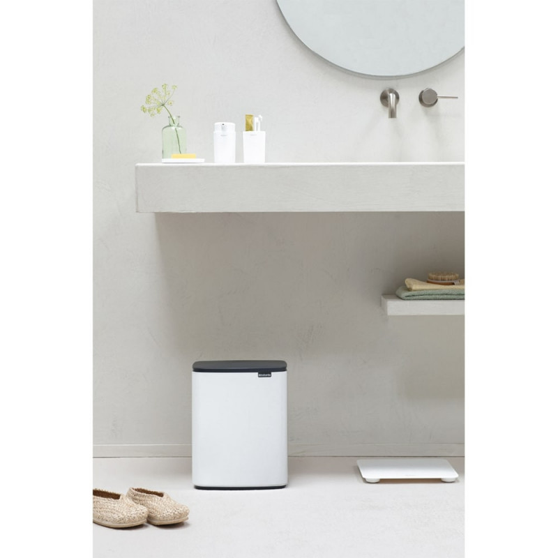 Cos de rufe Brabantia Bo Small 1006633, 12 L, Deschidere silentioasa si lina, Baza antiderapanta, Alb