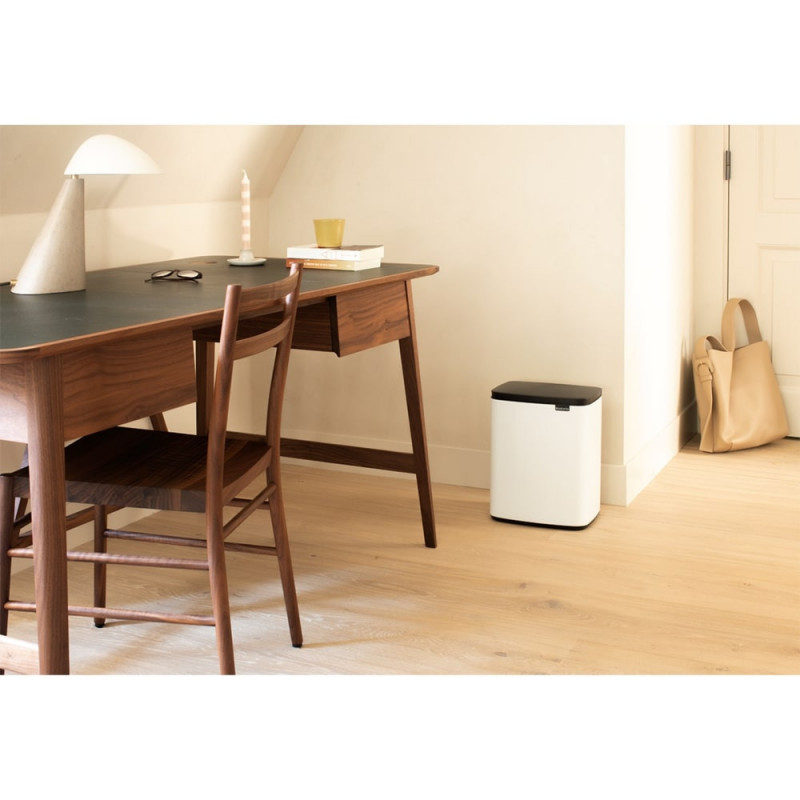 Cos de rufe Brabantia Bo Small 1006633, 12 L, Deschidere silentioasa si lina, Baza antiderapanta, Alb