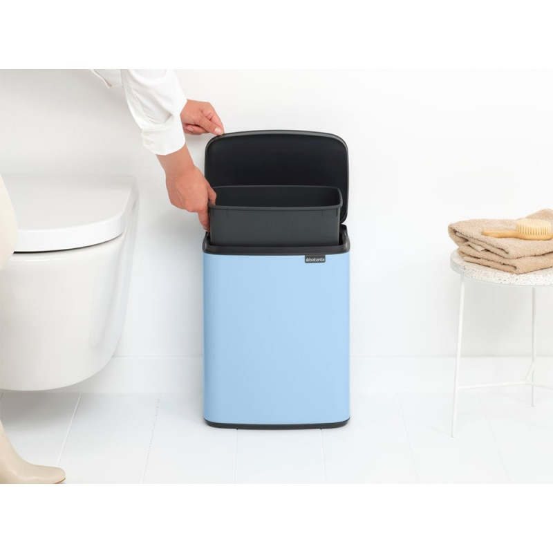 Cos de gunoi Brabantia Bo Small 1006637, 12 L, Deschidere silentioasa si lina, Baza antiderapanta, Albastru deschis