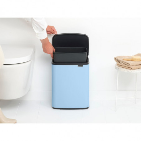 Cos de gunoi Brabantia Bo Small 1006637, 12 L, Deschidere silentioasa si lina, Baza antiderapanta, Albastru deschis