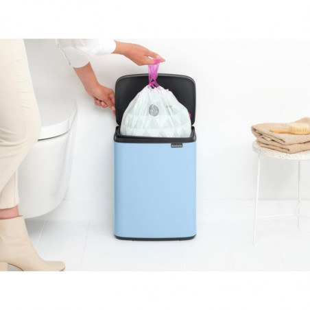 Cos de gunoi Brabantia Bo Small 1006637, 12 L, Deschidere silentioasa si lina, Baza antiderapanta, Albastru deschis