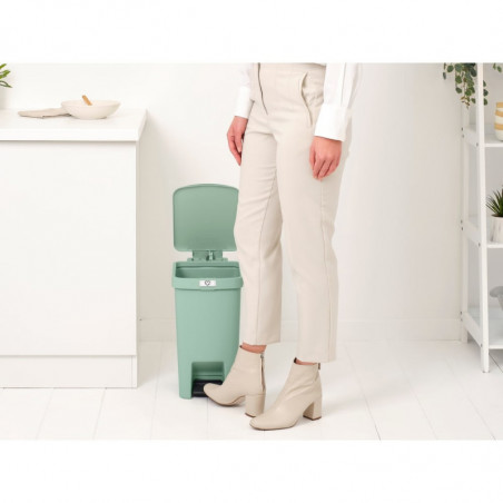 Coș cu pedală Brabantia StepUp 1008481, 16 L, Materiale ecologice, Deschidere mare, Verde deschis
