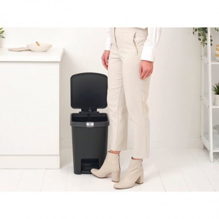 Coș cu pedală Brabantia StepUp 1008482, 25 L, Materiale ecologice, Deschidere mare, Gri închis