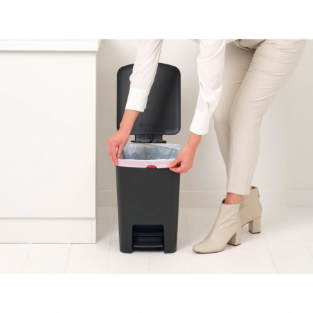 Coș cu pedală Brabantia StepUp 1008482, 25 L, Materiale ecologice, Deschidere mare, Gri închis