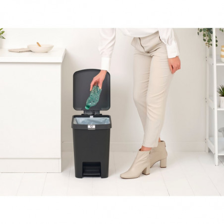 Coș cu pedală Brabantia StepUp 1008482, 25 L, Materiale ecologice, Deschidere mare, Gri închis