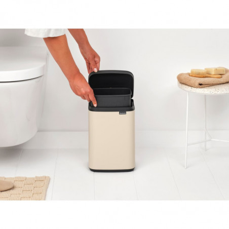 Cos de gunoi Brabantia Bo Small 1008865, 4 L, Deschidere lina si silentioasa, Baza antiderapanta, Bej