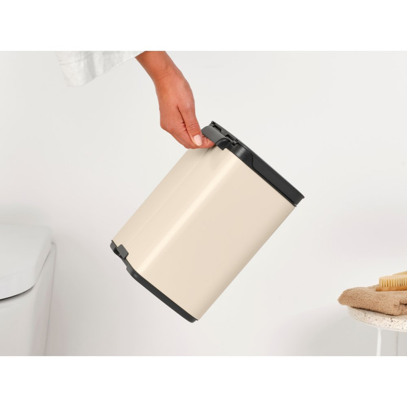 Cos de gunoi Brabantia Bo Small 1008865, 4 L, Deschidere lina si silentioasa, Baza antiderapanta, Bej