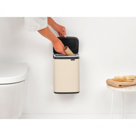 Cos de gunoi Brabantia Bo Small 1008865, 4 L, Deschidere lina si silentioasa, Baza antiderapanta, Bej