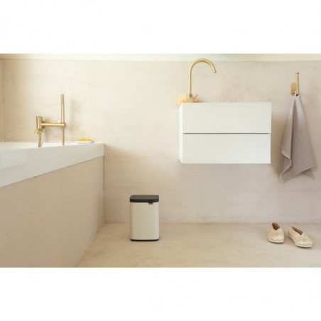 Cos de gunoi Brabantia Bo Small 1008865, 4 L, Deschidere lina si silentioasa, Baza antiderapanta, Bej