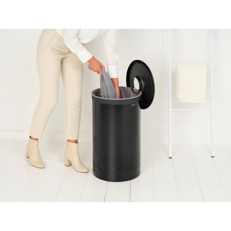 Cos de rufe Brabantia 1008918, 60 L, Capac din plastic, Umplere fara deschidere, Orificii aerisire, Negru