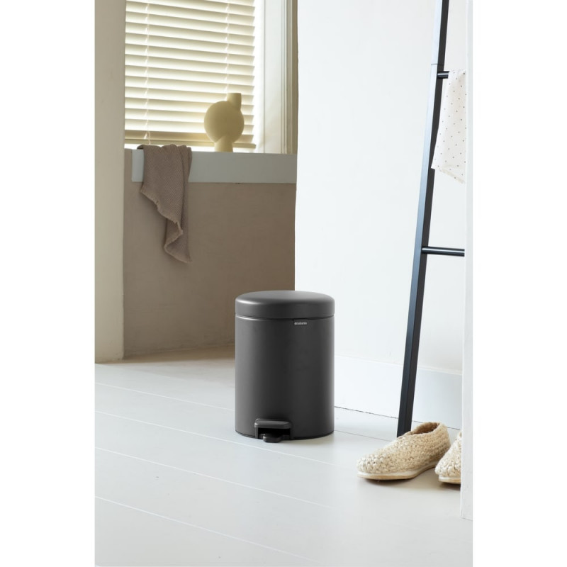 Cos de gunoi cu pedala Brabantia NewIcon 1001103, 5 L, Inchidere lina, Baza antiderapanta, Finisaj mineral, Gri inchis