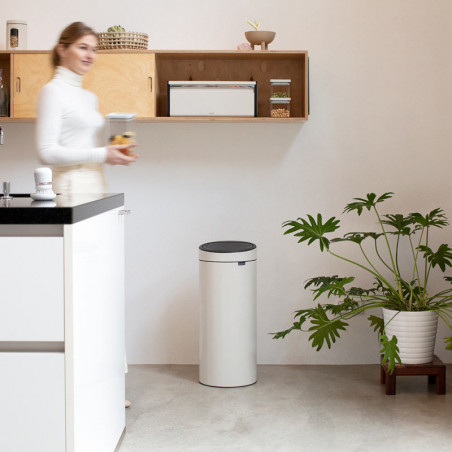 Cos de gunoi Brabantia Touch Bin New 1005544, 30 L, Golire silentioasa si lina, Bej