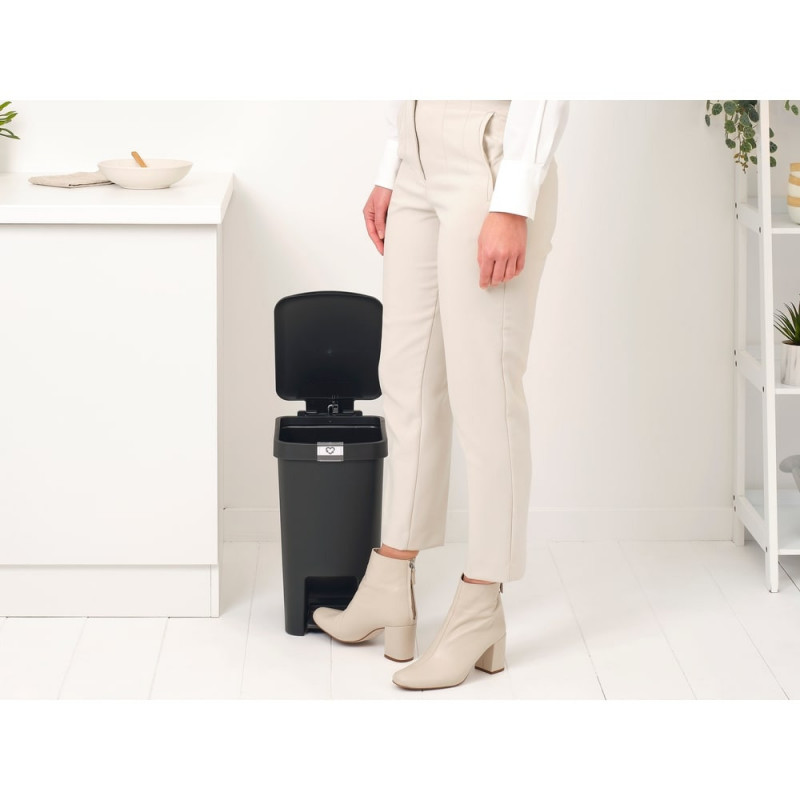 Coș cu pedală Brabantia StepUp 1008479, 16 L, Materiale ecologice, Deschidere mare, Gri închis
