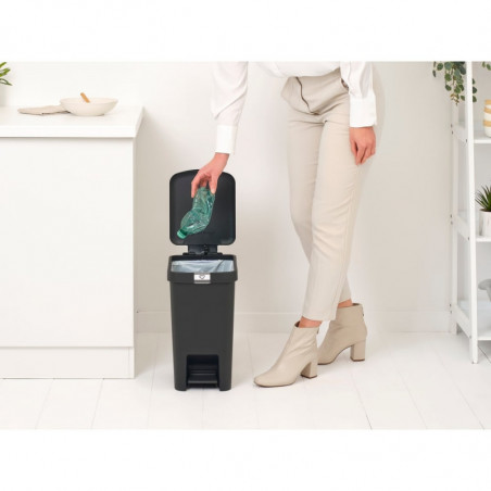 Coș cu pedală Brabantia StepUp 1008479, 16 L, Materiale ecologice, Deschidere mare, Gri închis