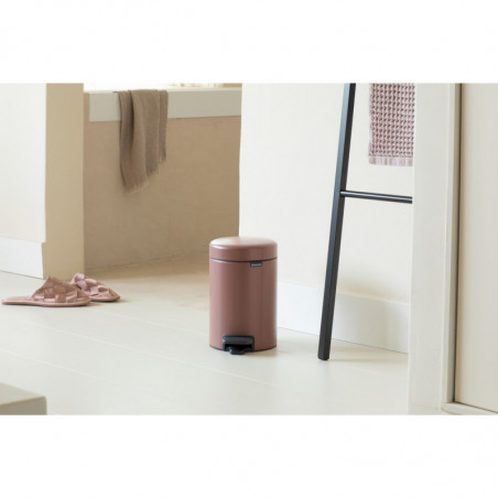 Cos de gunoi cu pedala Brabantia NewIcon 1008837, 3 L, Inchidere lina, Baza antiderapanta, Finisaj satinat, Maro