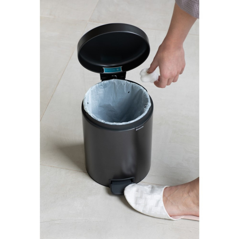 Cos cu pedala Brabantia NewIcon 1008838, 5 L, Inchidere lina, Baza antiderapanta, Gri inchis