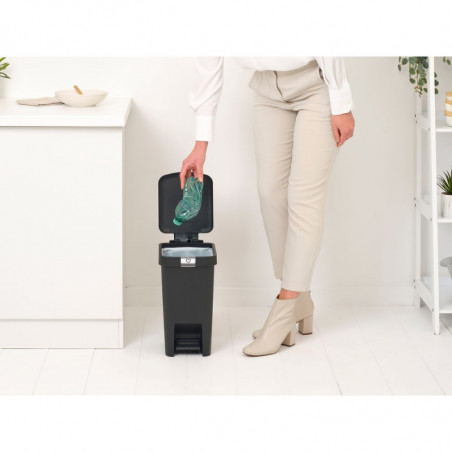 Coș cu pedală Brabantia StepUp 1008476, 10 L, Materiale ecologice, Deschidere mare, Gri închis
