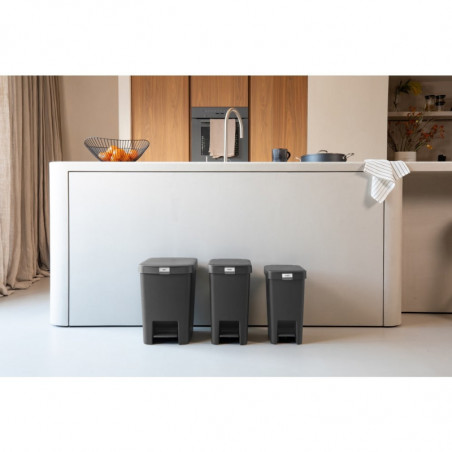 Coș cu pedală Brabantia StepUp 1008476, 10 L, Materiale ecologice, Deschidere mare, Gri închis