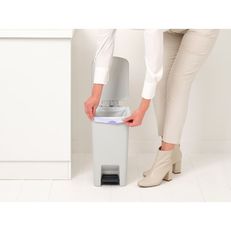 Coș cu pedală Brabantia StepUp 1008480, 16 L, Materiale ecologice, Deschidere mare, Gri deschis