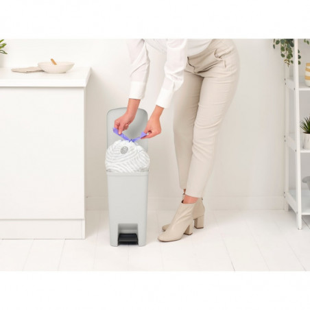 Coș cu pedală Brabantia StepUp 1008480, 16 L, Materiale ecologice, Deschidere mare, Gri deschis