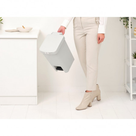 Coș cu pedală Brabantia StepUp 1008480, 16 L, Materiale ecologice, Deschidere mare, Gri deschis