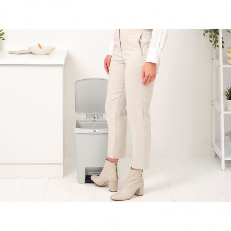 Coș cu pedală Brabantia StepUp 1008483, 25 L, Materiale ecologice, Deschidere mare, Gri deschis