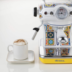 Espressor manual Ariete Positano 1389/1P, 850W, 15 bar, 0.9 L, Spumator de lapte, Cafea macinata si doze ESE, Alb/Galben