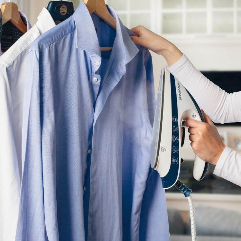 Statie de calcat cu aburi Ariete STEAM POWER PRO 5571/00, 2400W, 7 bar, 1.8 L, Placa ceramica, Degresant, Functie economisire energiei, Alb/Albastru