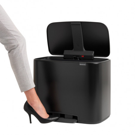 Cos de gunoi cu pedala Brabantia Bo Pedal 1000236, 36 L, Inchidere lina, Baza antiderapanta, Rezistent la amprente, Negru