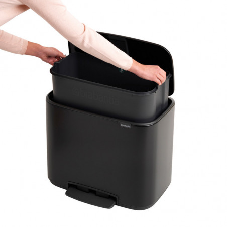 Cos de gunoi cu pedala Brabantia Bo Pedal 1000236, 36 L, Inchidere lina, Baza antiderapanta, Rezistent la amprente, Negru