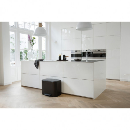 Cos de gunoi cu pedala Brabantia Bo Pedal 1000236, 36 L, Inchidere lina, Baza antiderapanta, Rezistent la amprente, Negru