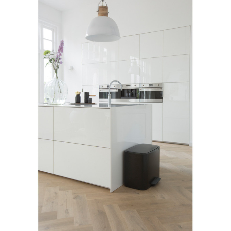 Cos de gunoi cu pedala Brabantia Bo Pedal 1000236, 36 L, Inchidere lina, Baza antiderapanta, Rezistent la amprente, Negru