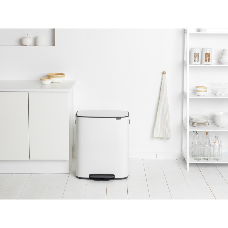 Coș de gunoi Brabantia Bo Pedal 1003182, 60 l, închidere ușoară, bază antiderapantă, alb