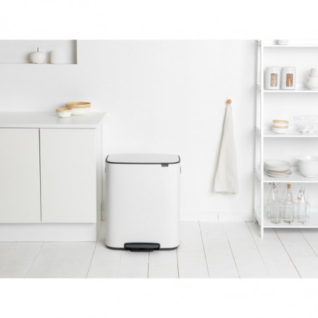 Coș de gunoi Brabantia Bo Pedal 1003182, 60 l, închidere ușoară, bază antiderapantă, alb