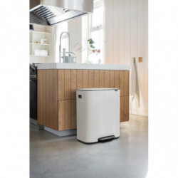 Coș de gunoi Brabantia Bo Pedal 1003182, 60 l, închidere ușoară, bază antiderapantă, alb