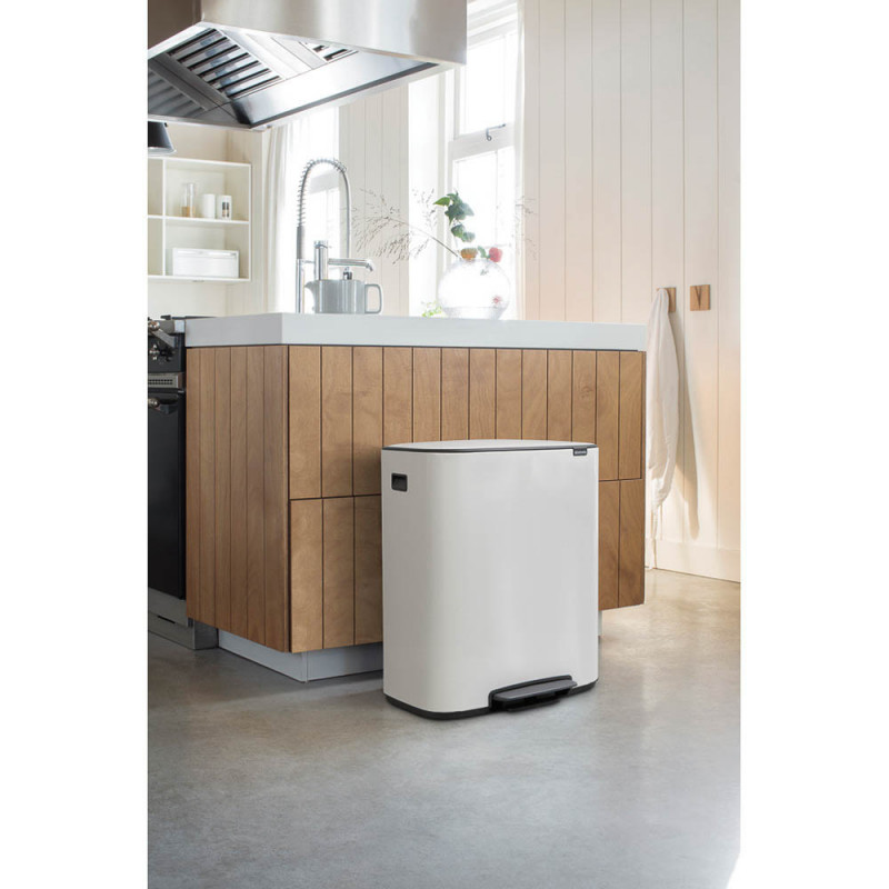 Coș de gunoi Brabantia Bo Pedal 1003182, 60 l, închidere ușoară, bază antiderapantă, alb