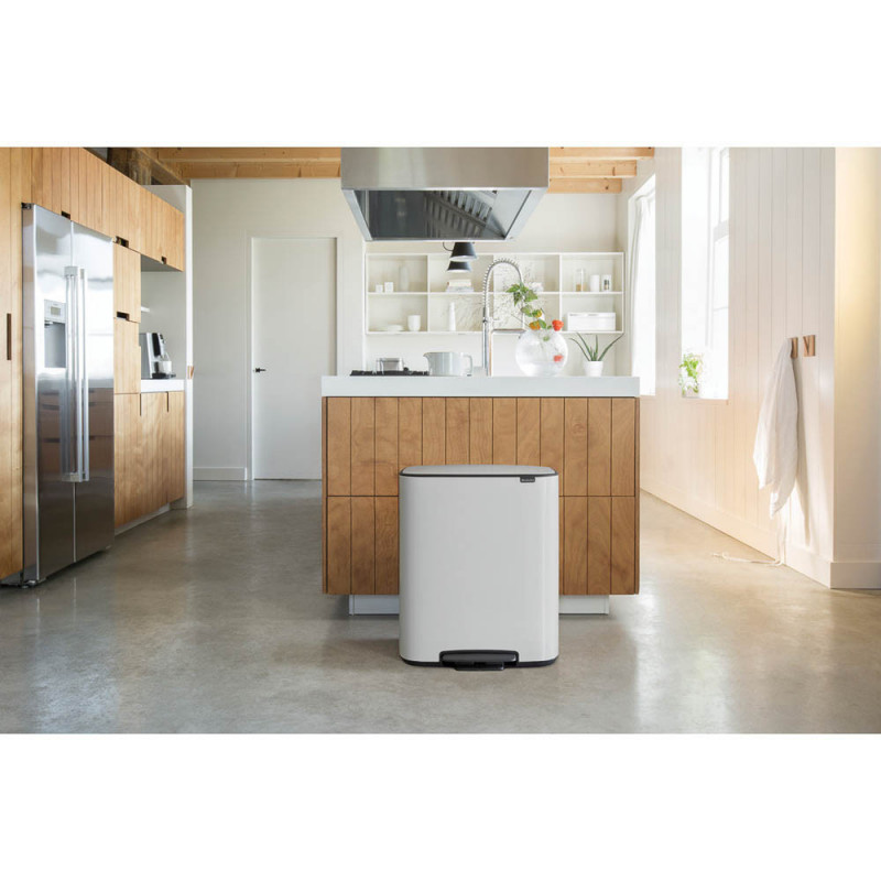 Coș de gunoi Brabantia Bo Pedal 1003182, 60 l, închidere ușoară, bază antiderapantă, alb