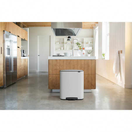 Coș de gunoi Brabantia Bo Pedal 1003182, 60 l, închidere ușoară, bază antiderapantă, alb
