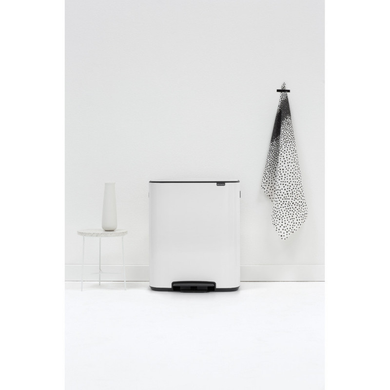 Coș de gunoi Brabantia Bo Pedal 1003182, 60 l, închidere ușoară, bază antiderapantă, alb