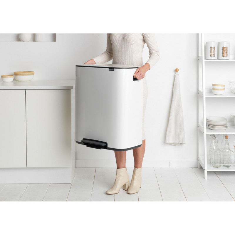 Coș de gunoi Brabantia Bo Pedal 1003182, 60 l, închidere ușoară, bază antiderapantă, alb
