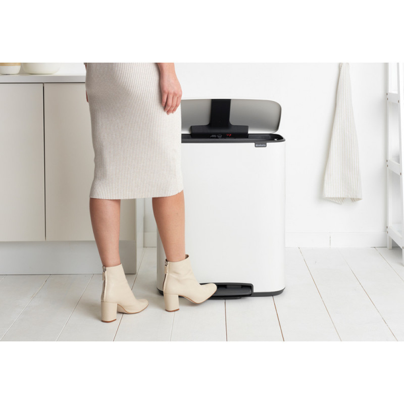 Coș de gunoi Brabantia Bo Pedal 1003182, 60 l, închidere ușoară, bază antiderapantă, alb