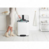 Coș de gunoi Brabantia Bo Pedal 1003182, 60 l, închidere ușoară, bază antiderapantă, alb