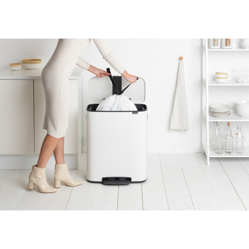 Coș de gunoi Brabantia Bo Pedal 1003182, 60 l, închidere ușoară, bază antiderapantă, alb