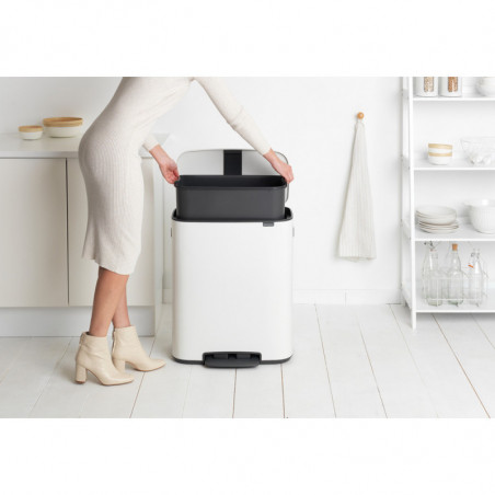 Coș de gunoi Brabantia Bo Pedal 1003182, 60 l, închidere ușoară, bază antiderapantă, alb