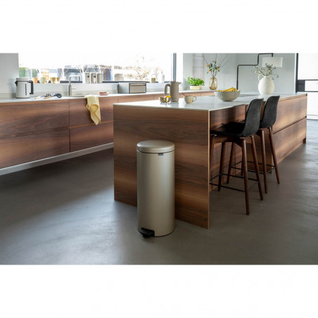 Cos de gunoi cu pedala Brabantia NewIcon 1003209, 30 L, Inchidere lina, Baza antiderapanta, Auriu metalic