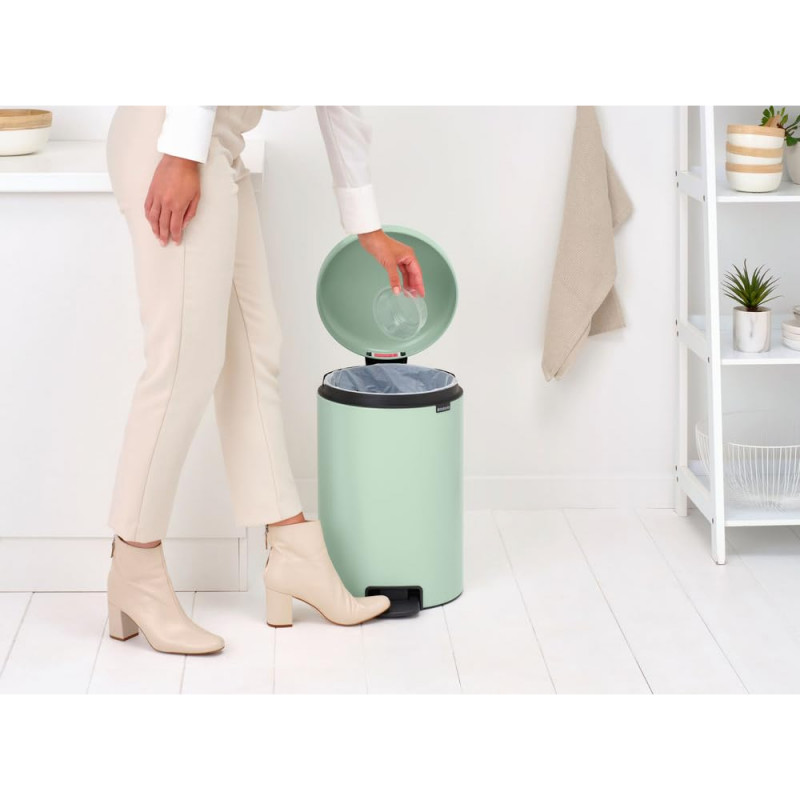 Cos de gunoi cu pedala Brabantia NewIcon 1008847, 20 L, Inchidere lina, Baza antiderapanta, Verde deschis