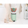 Cos de gunoi cu pedala Brabantia NewIcon 1008847, 20 L, Inchidere lina, Baza antiderapanta, Verde deschis