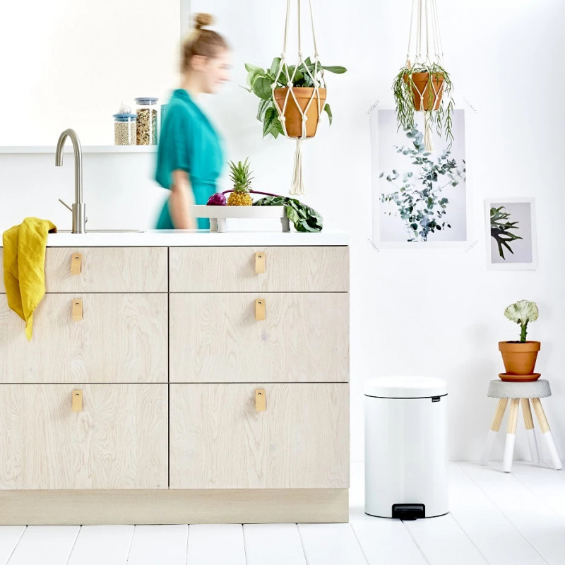 Cos de gunoi cu pedala Brabantia NewIcon 649034, 20 L, Inchidere lina, Baza antiderapanta, Alb