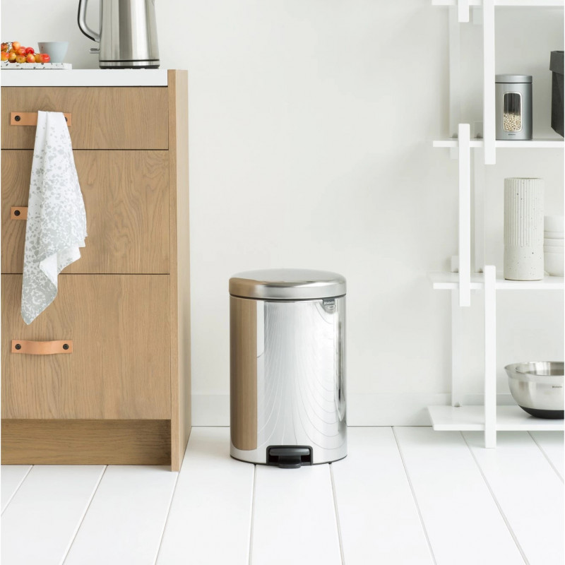 Cos de gunoi cu pedala Brabantia NewIcon 649040, 20 L, Inchidere lina, Baza antiderapanta, Inox