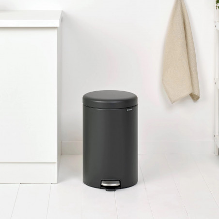 Cos de gunoi cu pedala Brabantia NewIcon 649747, 20 L, Inchidere lina, Baza antiderapanta, Acoperire minerala, Gri închis